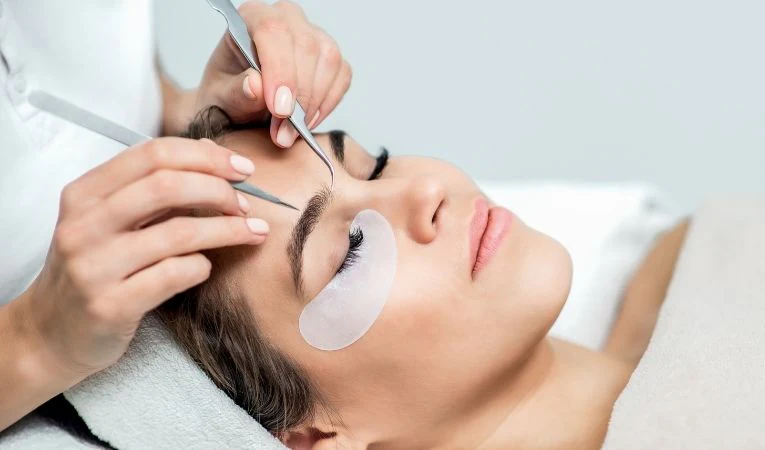 cuánto cuestan las extensiones de pestañas